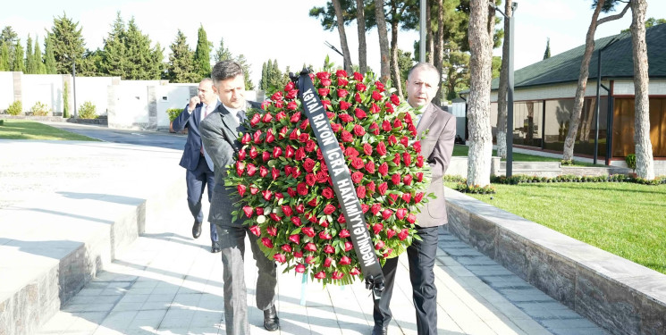 Xətai rayon ictimaiyyəti 27 Sentyabr – Anım Günü ilə əlaqədar şəhid məzarlarını ziyarət edib
