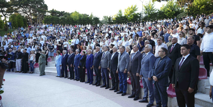 Xətai rayonunda Xalq şairi Sabir Rüstəmxanlının 80 illik yubileyinə həsr olunmuş təntənəli tədbir keçirilib+VİDEO