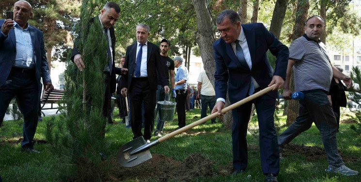 27 Sentyabr – Anım Günü ilə əlaqədar Xətai rayonunda ağacəkmə aksiyası keçirilib və ehsan süfrəsi təşkil olunub