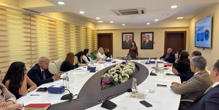 Xətai rayon İcra Hakimiyyətində dövlət qulluğunda inzibati vəzifələrin tutulması qaydalarına dair təlim keçirilib